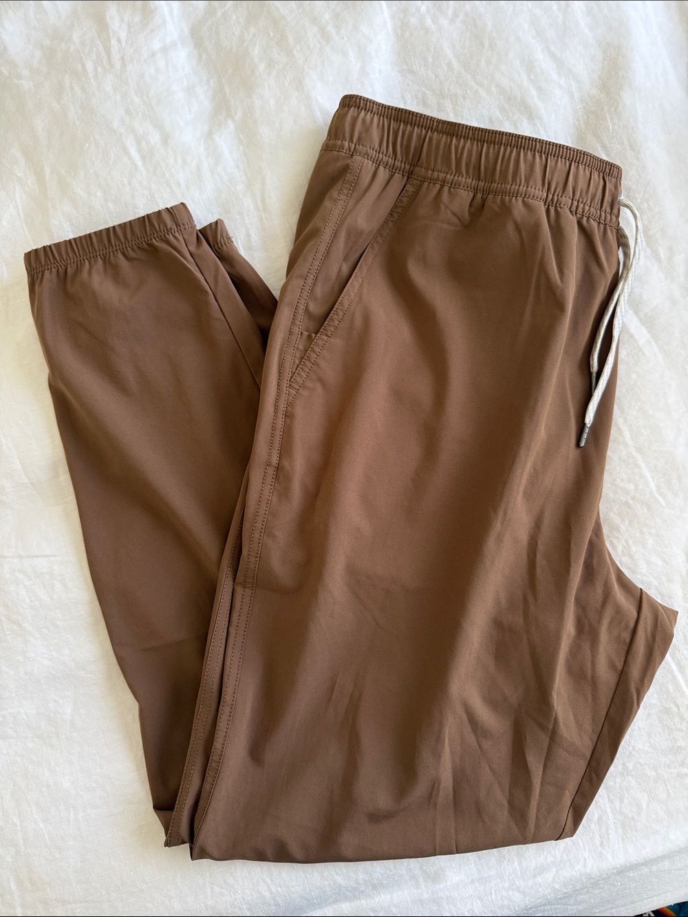 Vuori Men's Chestnut Brown Drawstring Joggers